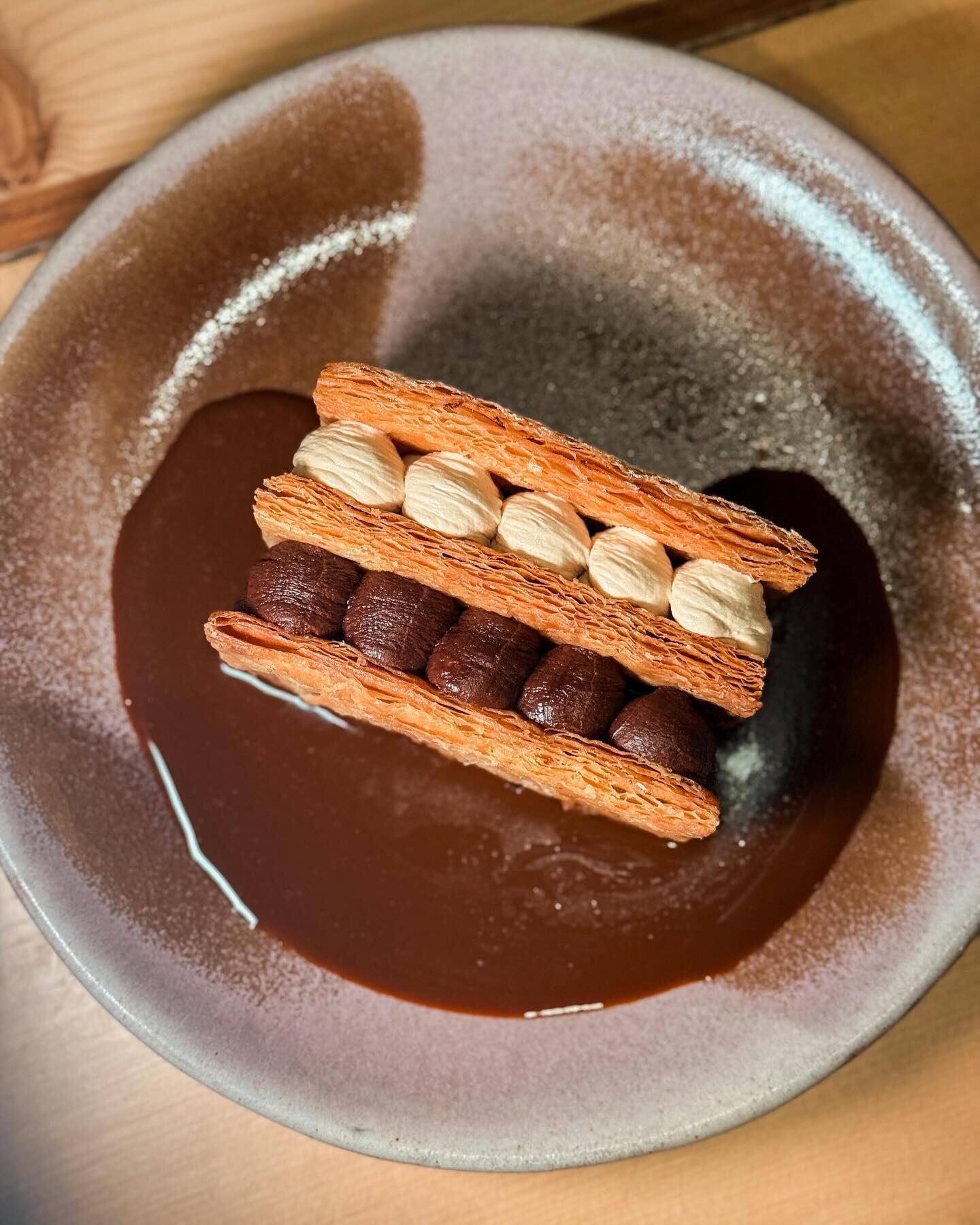 Raix propone un cruce entre un menú degustación o platos a la carta