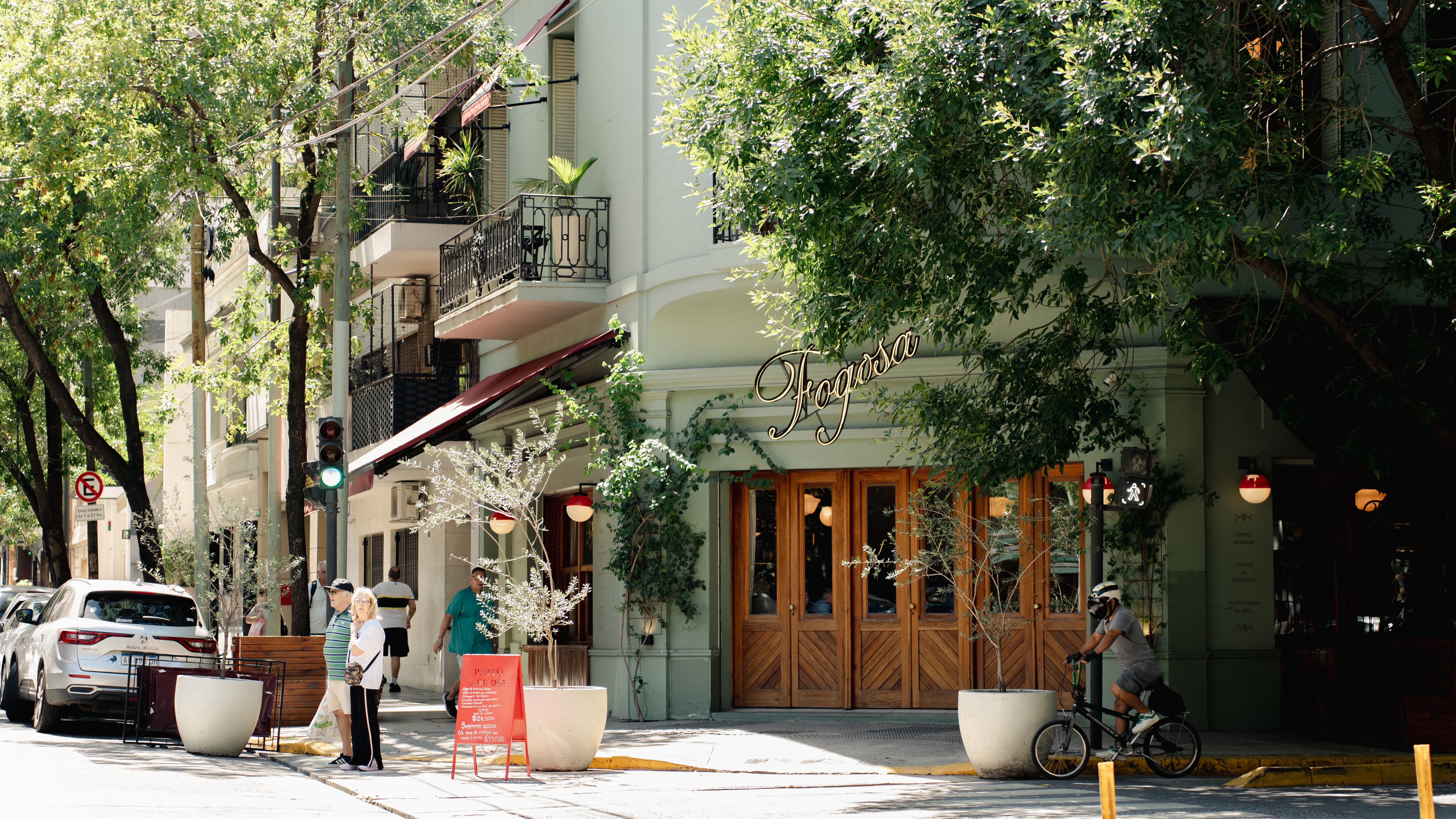 La avenida sumó una fuerte impronta gastronómica