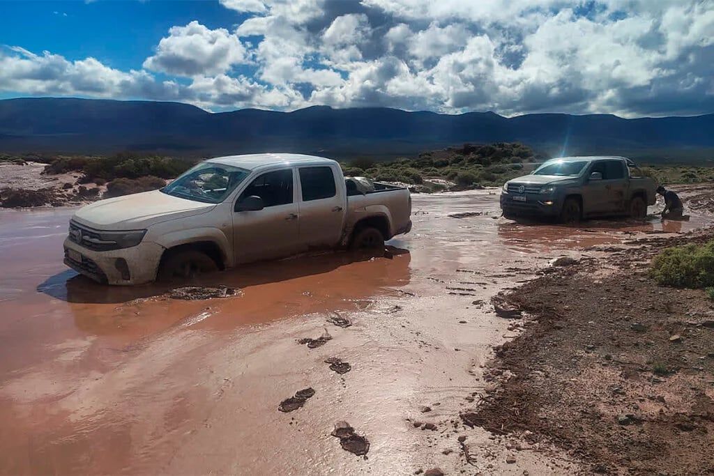 El desborde de ríos y arroyos ha dejado localidades aisladas en Neuquén.
