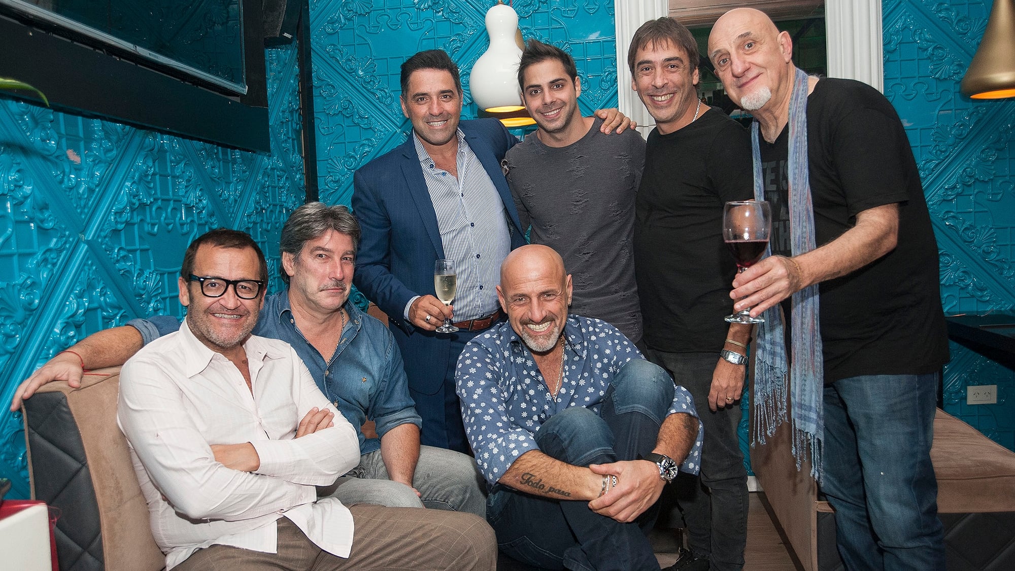 De qué murió René Bertrand, hijo de María Rosa Fugazot y César Bertrand 7 René Bertrand junto a sus colegas Alvaro Navia, Pachu Peña, Mariano Iúdica, Grego Rosello y Juan Acosta, alrededor de Gustavo Sofovich, el heredero de Gerardo