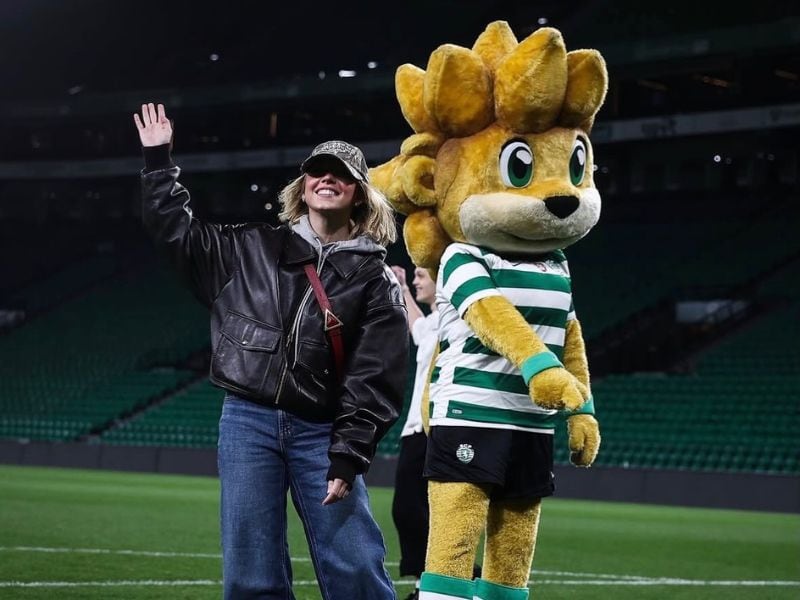 Sydney Sweeney apareció por sorpresa en el estadio del Sporting de Portugal y mostró su talento con la pelota