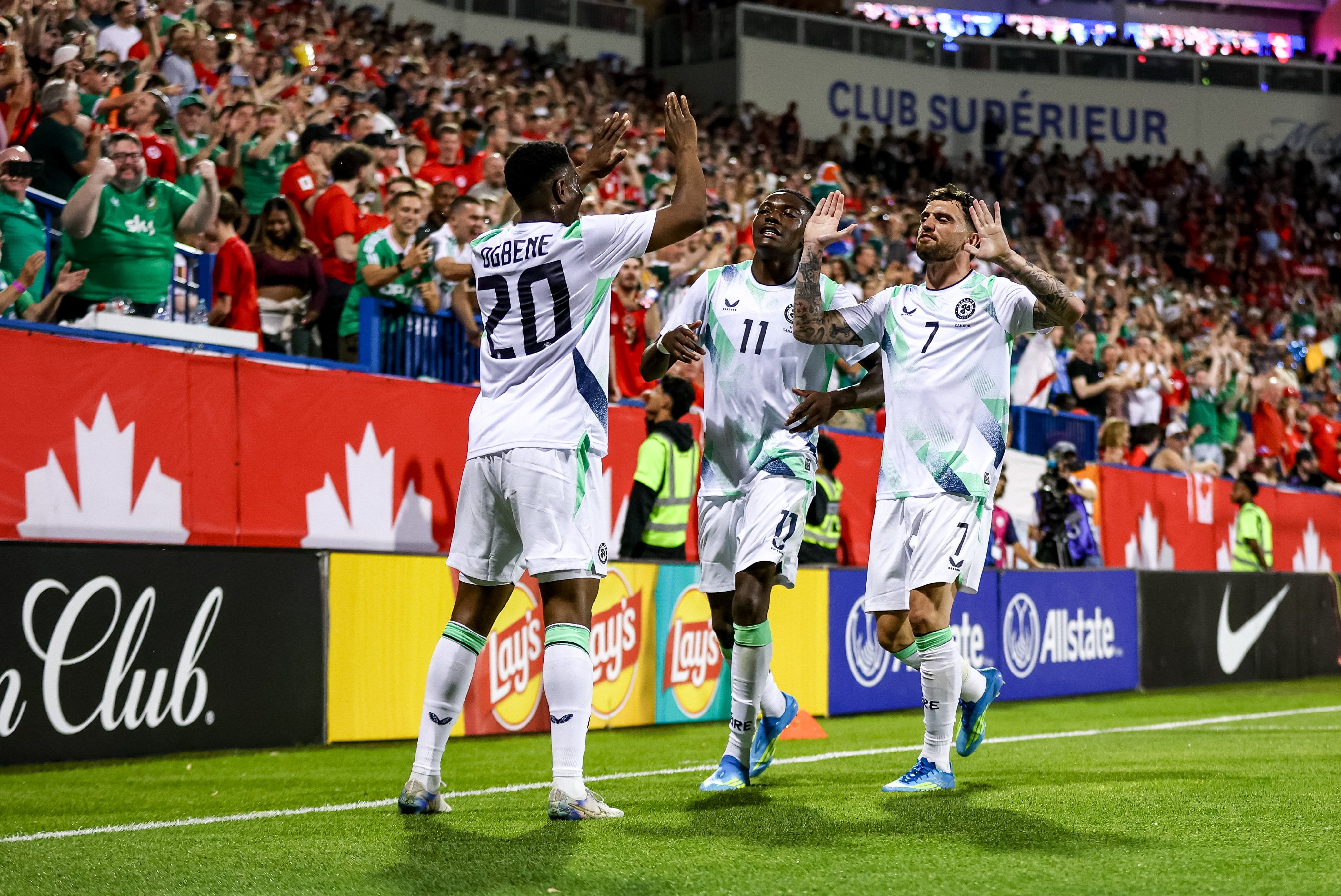 Jugadores de la selección de Irlanda celebran un gol en el amistoso disputado en junio ante Canadá