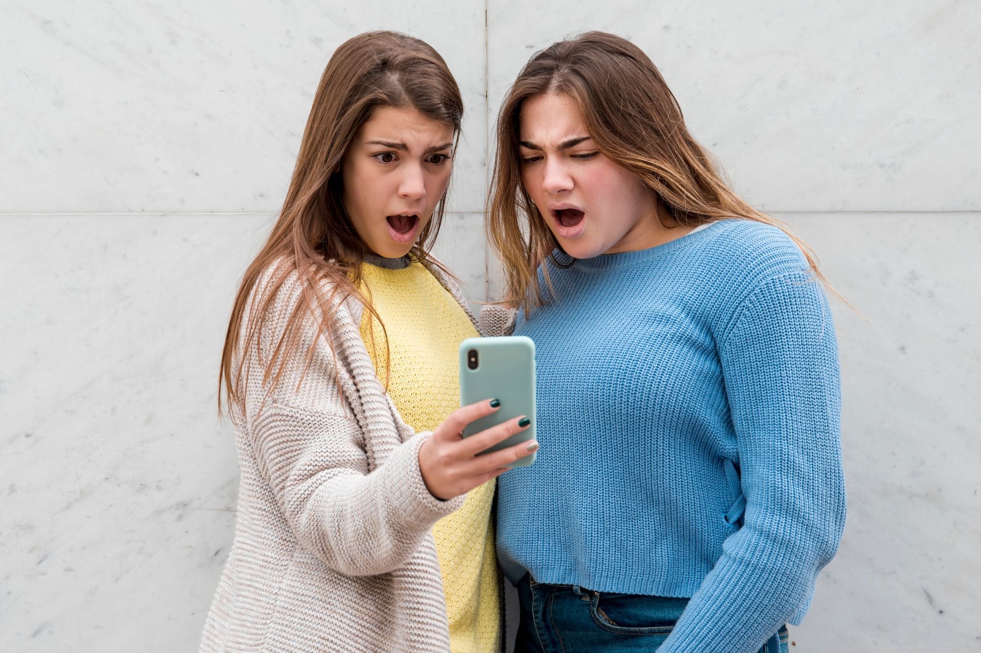 En los vínculos de ocasión es habitual la falsedad y hablar mal a las espaldas de los “amigos”