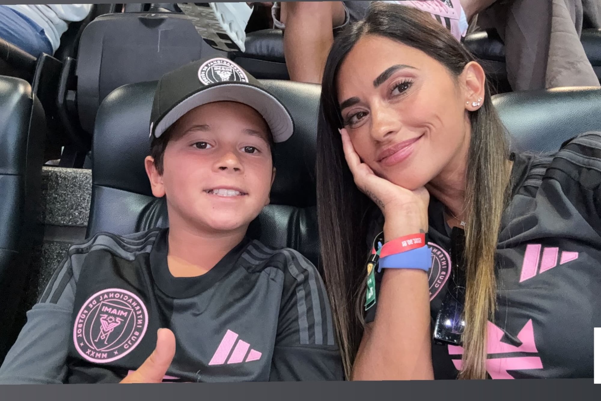 La selfie que publicó Anto Roccuzzo y develó con quién fue al estadio (Foto: Instagram @antonelaroccuzzo)
