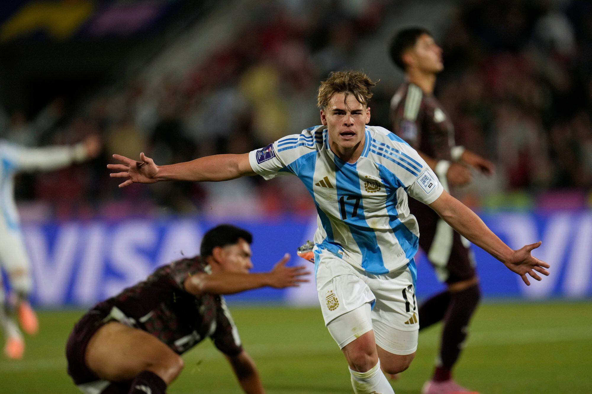 En un partido caliente, la selección argentina eliminó a México en los cuartos de final