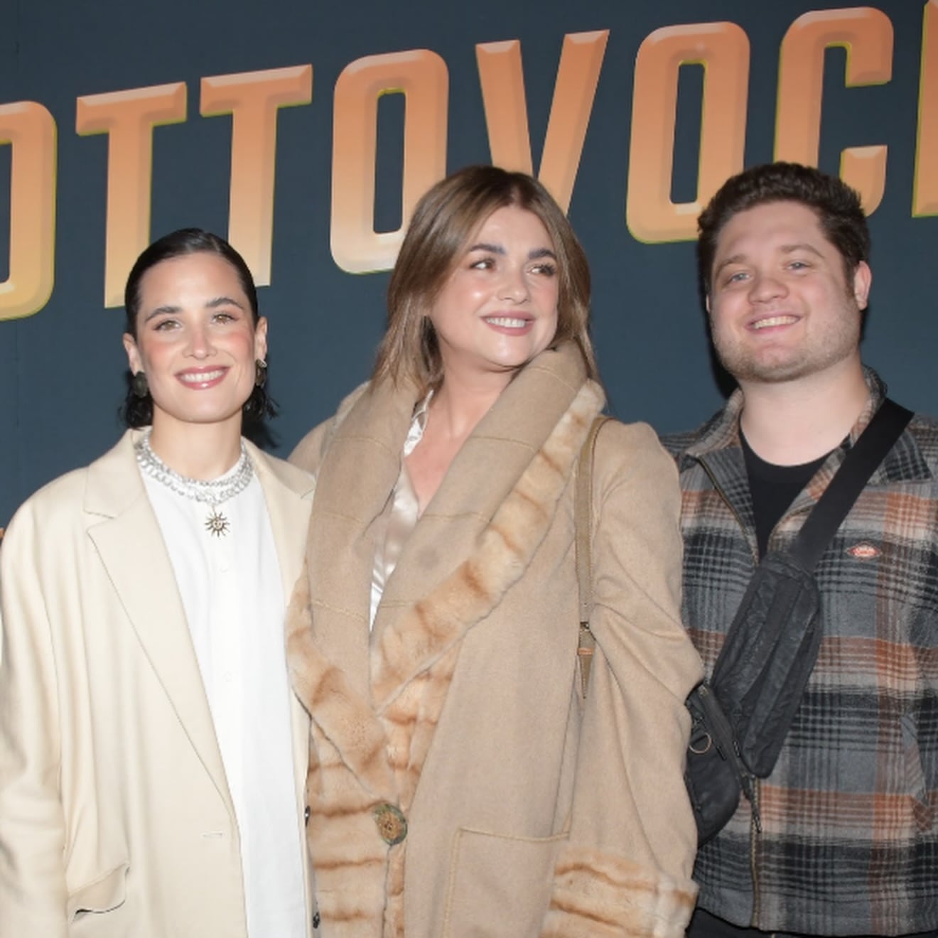En plena reconciliación con Adrián Suar, Araceli González fue ver a su ex al teatro en compañía de sus hijos, pero sin su pareja, Fabián Mazzei