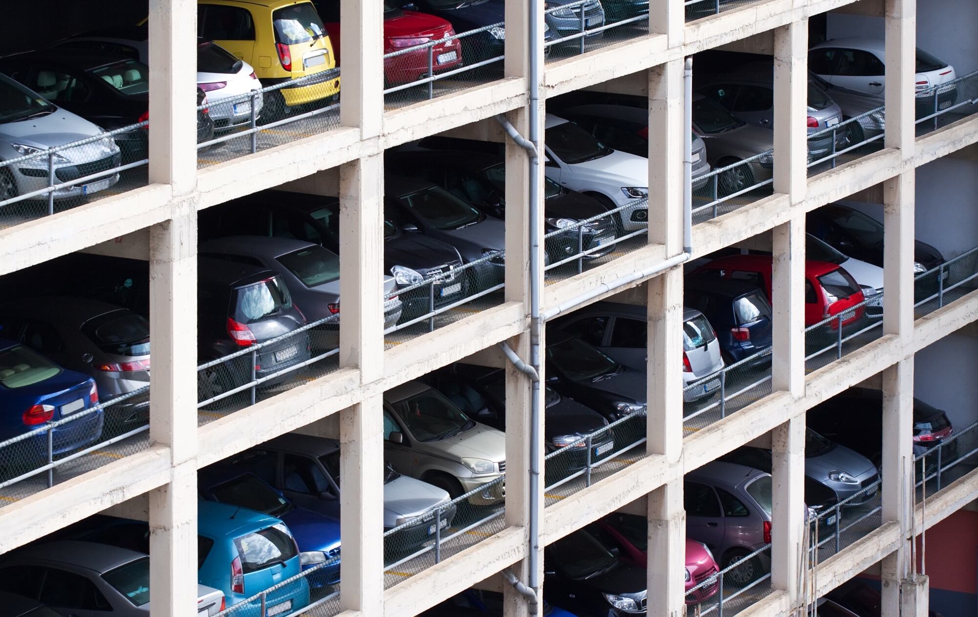 La nueva ley requiere que los propietarios de estacionamientos de propiedad privada muestren de manera destacada sus reglas y tarifas