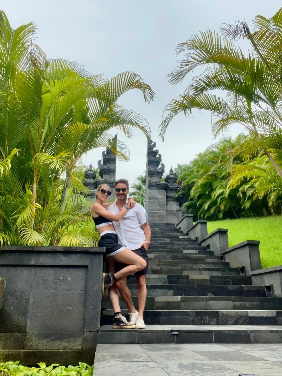 Algunas de las fotos que Anita eligió para conmemorar el primer aniversario con su novio (Foto: Instagram @anita.espasandin )