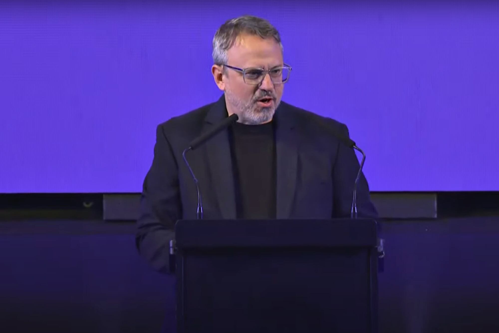 Diego Valenzuela en el acto libertario de La Plata