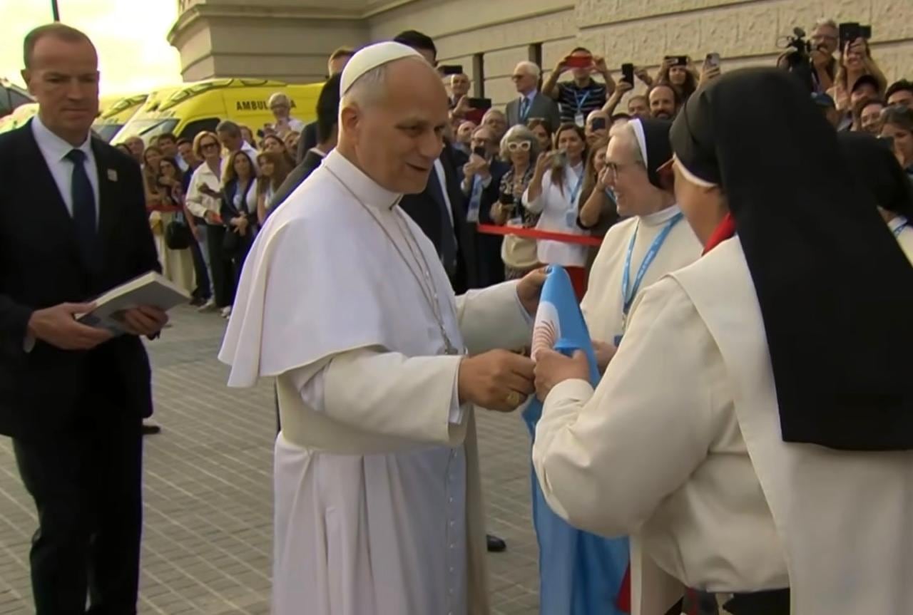 El Papa participa de la ceremonia de envío de un nuevo corredor humanitario impulsado por la fundación encabezada por la monja argentina sor Lucía Caram