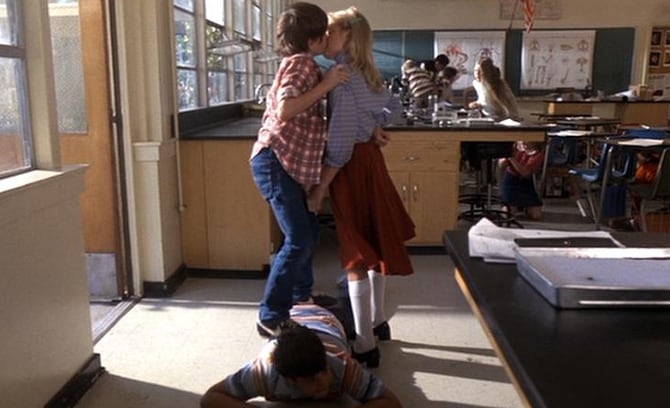 Erika Eleniak tenía 13 años cuando formó parte de E.T.