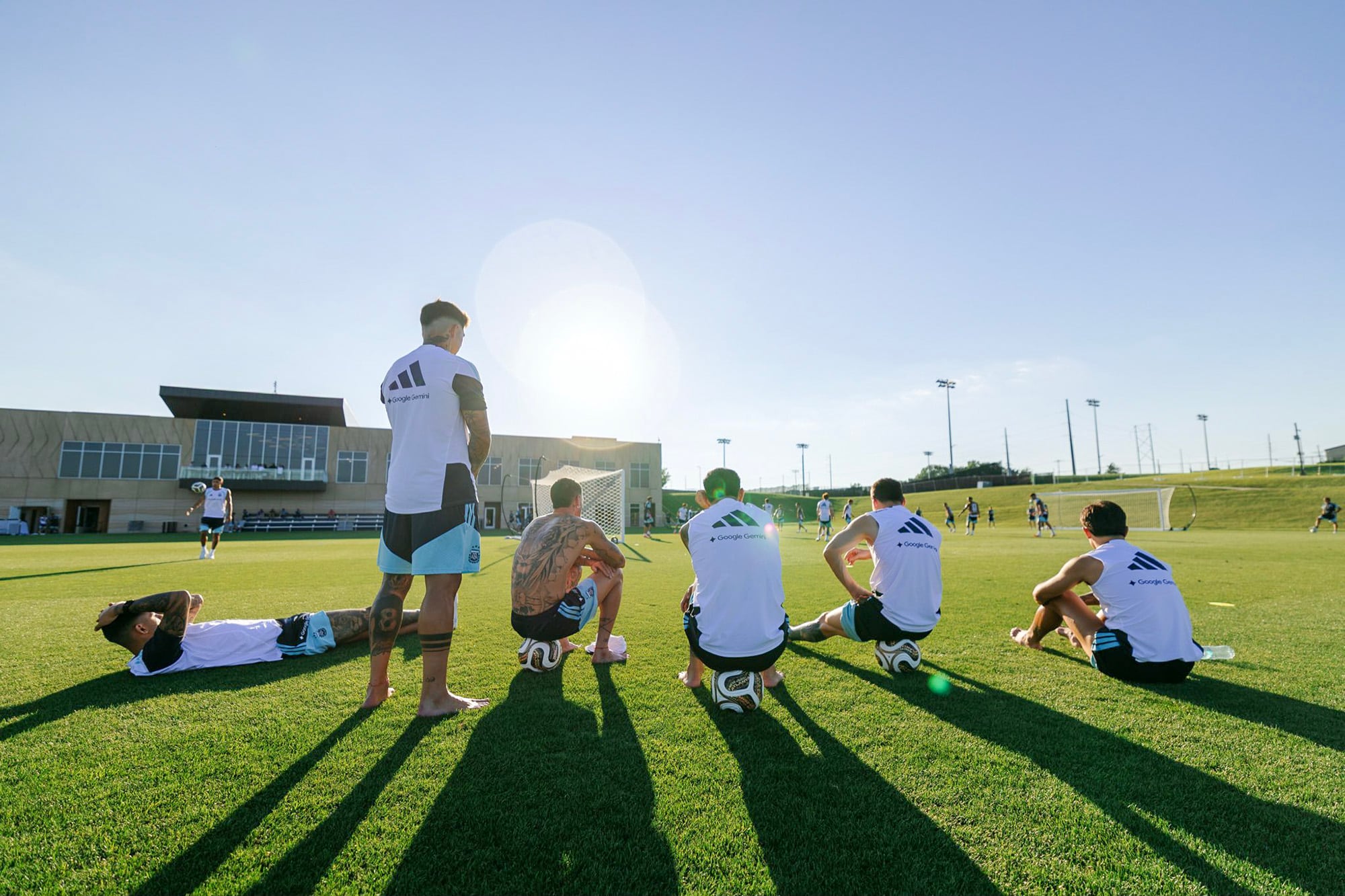 Cómo la selección mantiene el espíritu de siempre y encontró en las críticas el enemigo invisible para soñar con el Mundial 5 El equipo argentino intensificará a partir de hoy las prácticas de cara al encuentro frente a Inglaterra