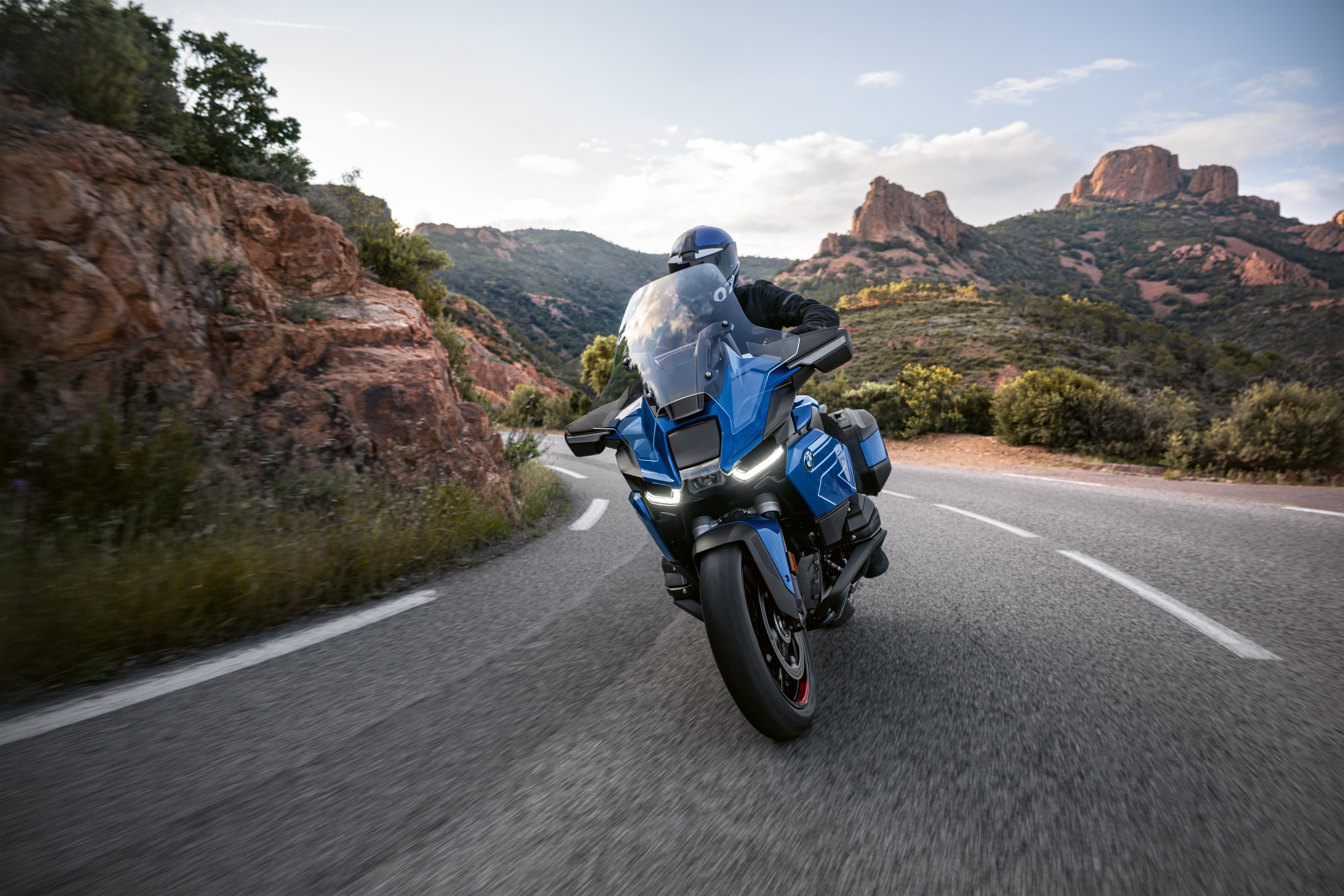 Lanzan una moto pensada para viajes largos en ruta con mucha tecnología