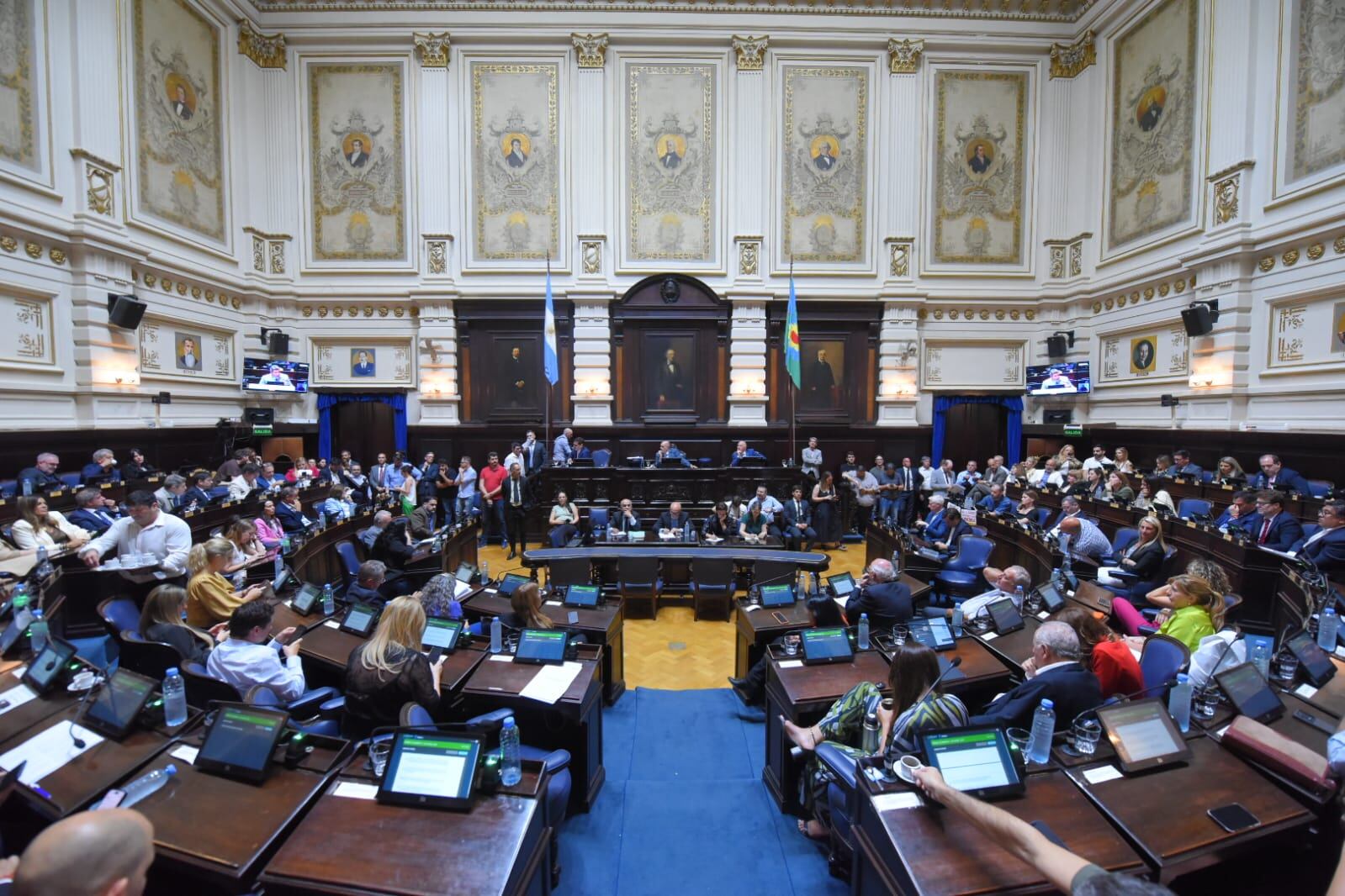 El recinto de la Cámara de Diputados provincial, en la madrugada del jueves