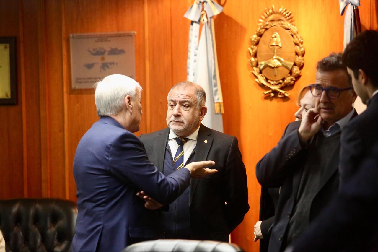 Alvaro Gonzalez y Luis Juez durante la votación de la acusación del juez Bailaque en la Magistratura