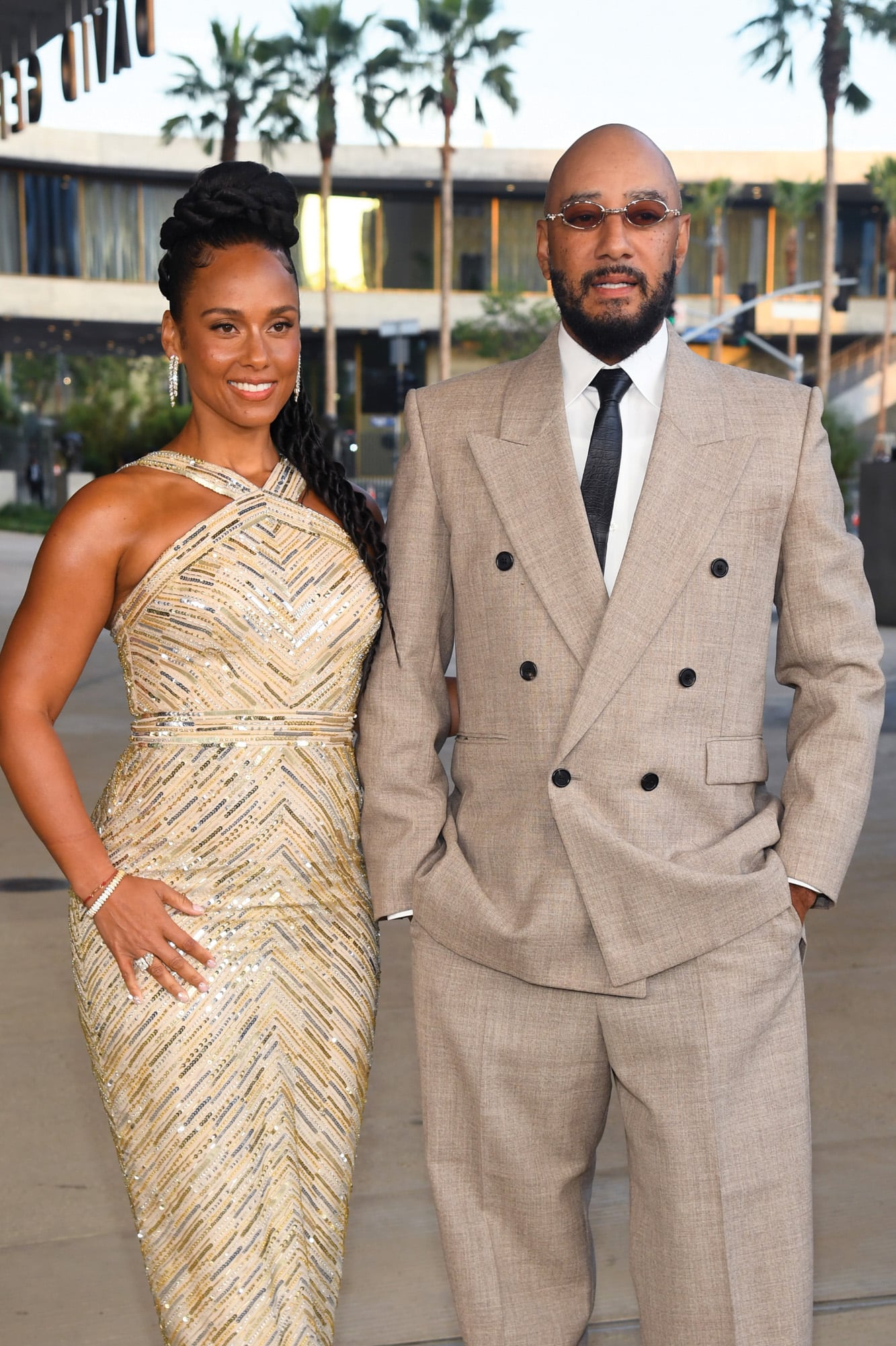 Alicia Keys
estuvo acompañada
por el rapero Swizz
Beatz. La cantante
lució un vestido
escote halter de la
colección primaveraverano 2026 de
Pamella Roland