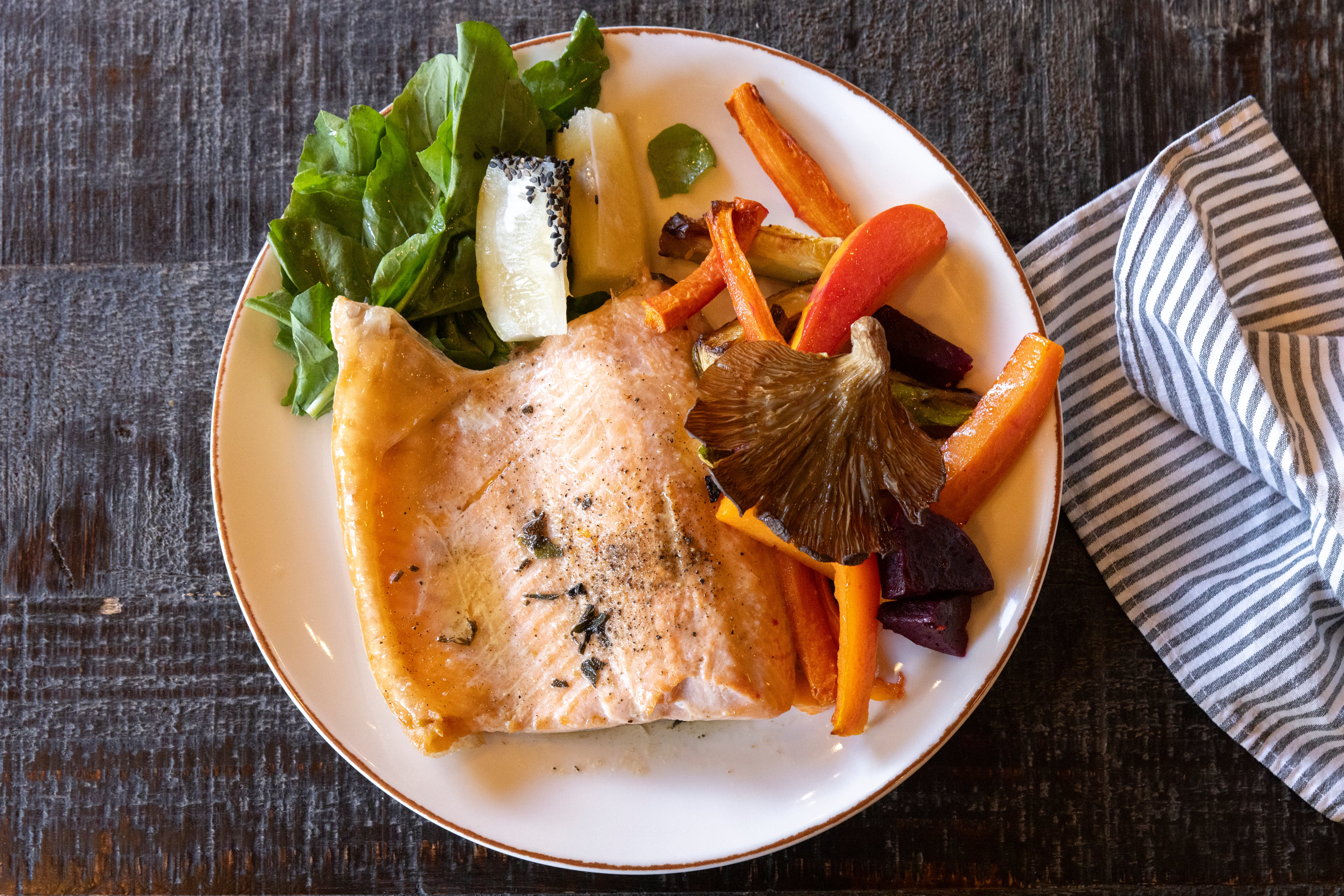 Pesca y vegetales en Casa Chola.