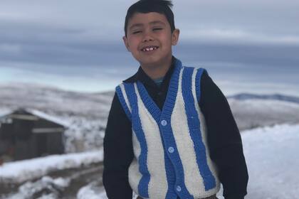 Ser pobre en la Patagonia: Nasael tuvo su primera ducha caliente a los 7 años