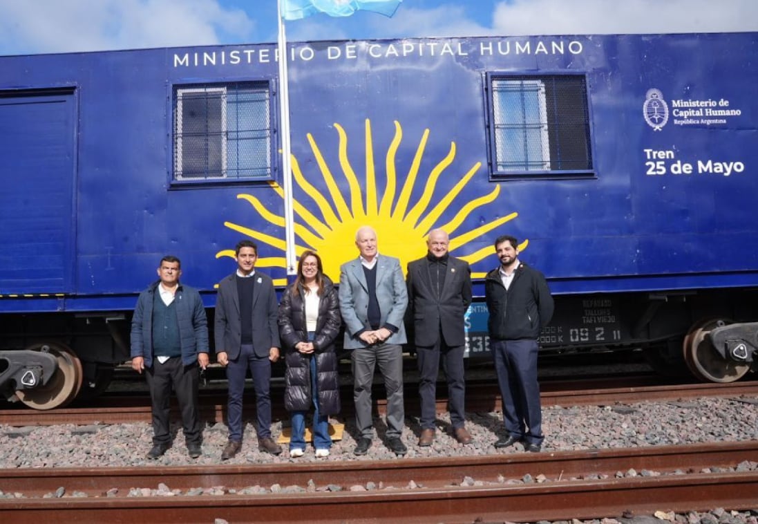 El tren lleva distintas dependencias del Estado para llegar a los pueblos más lejanos (Foto: argentina.gob.ar)