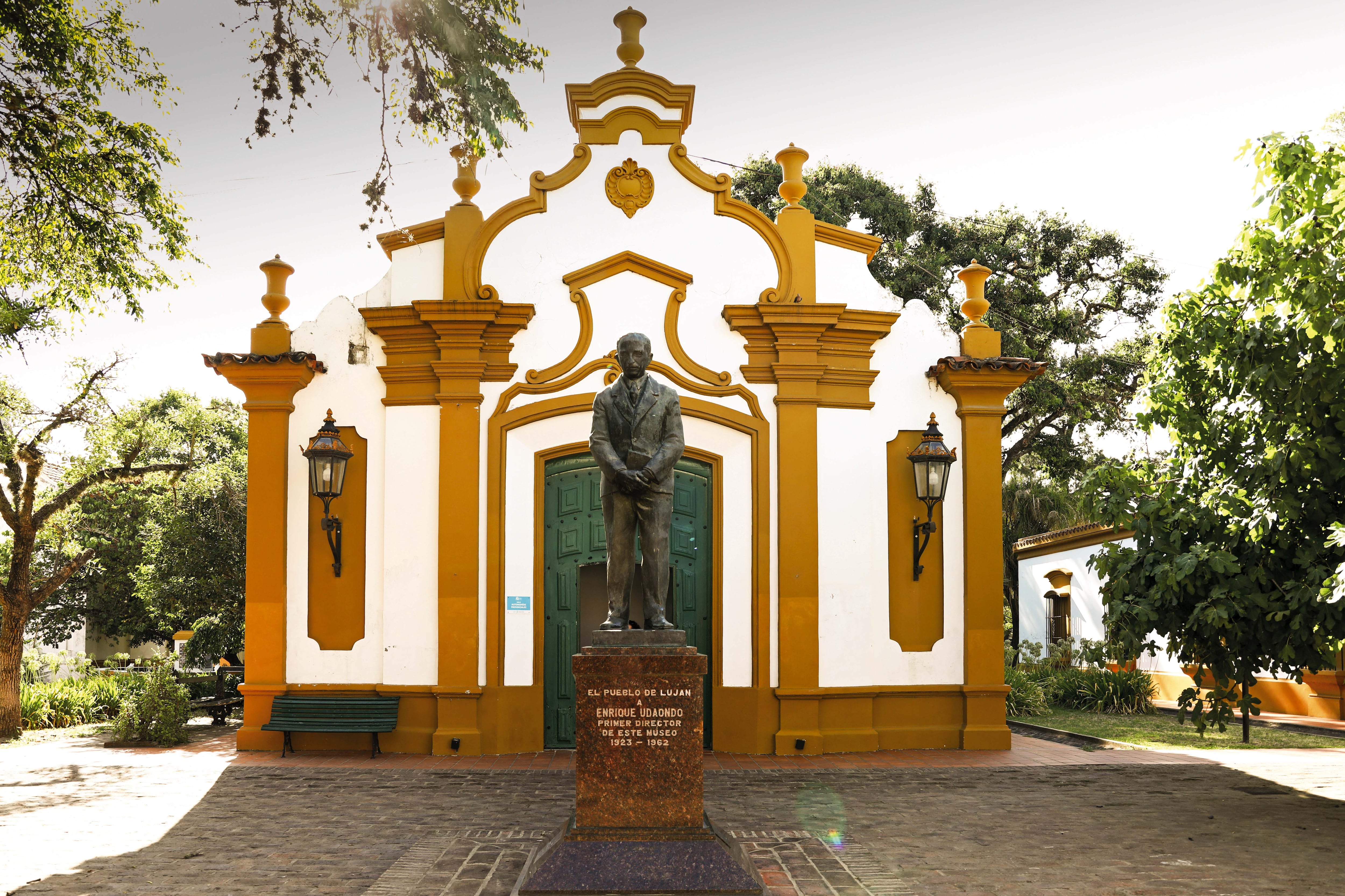 El museo comprende además el edificio llamado Casa del Virrey, que alojó por unas horas al virrey Rafael de Sobremonte en 1806