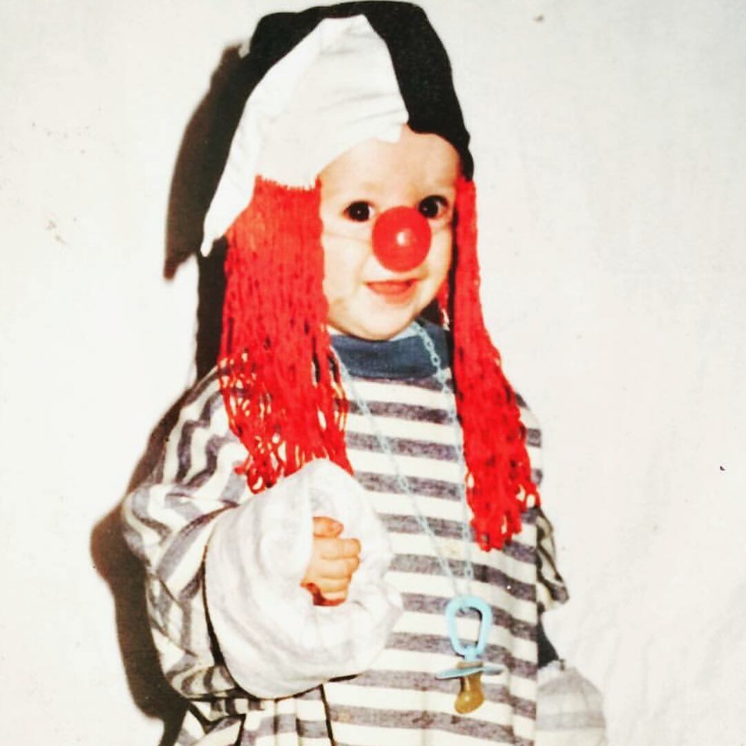 Jeremías desde muy pequeño convivió con su papá payaso y su mamá maestra, quienes lo incentivaron a hacer crecer su creatividad