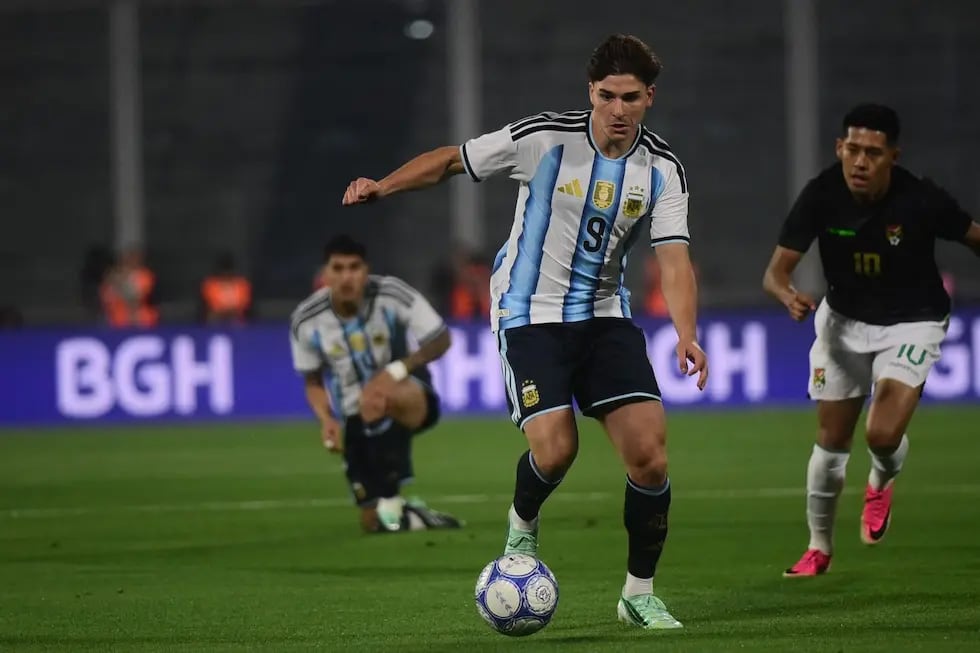 Julián Alvarez encuentra felicidad en la selección argentina y se complementa bien con Lautaro en el ataque