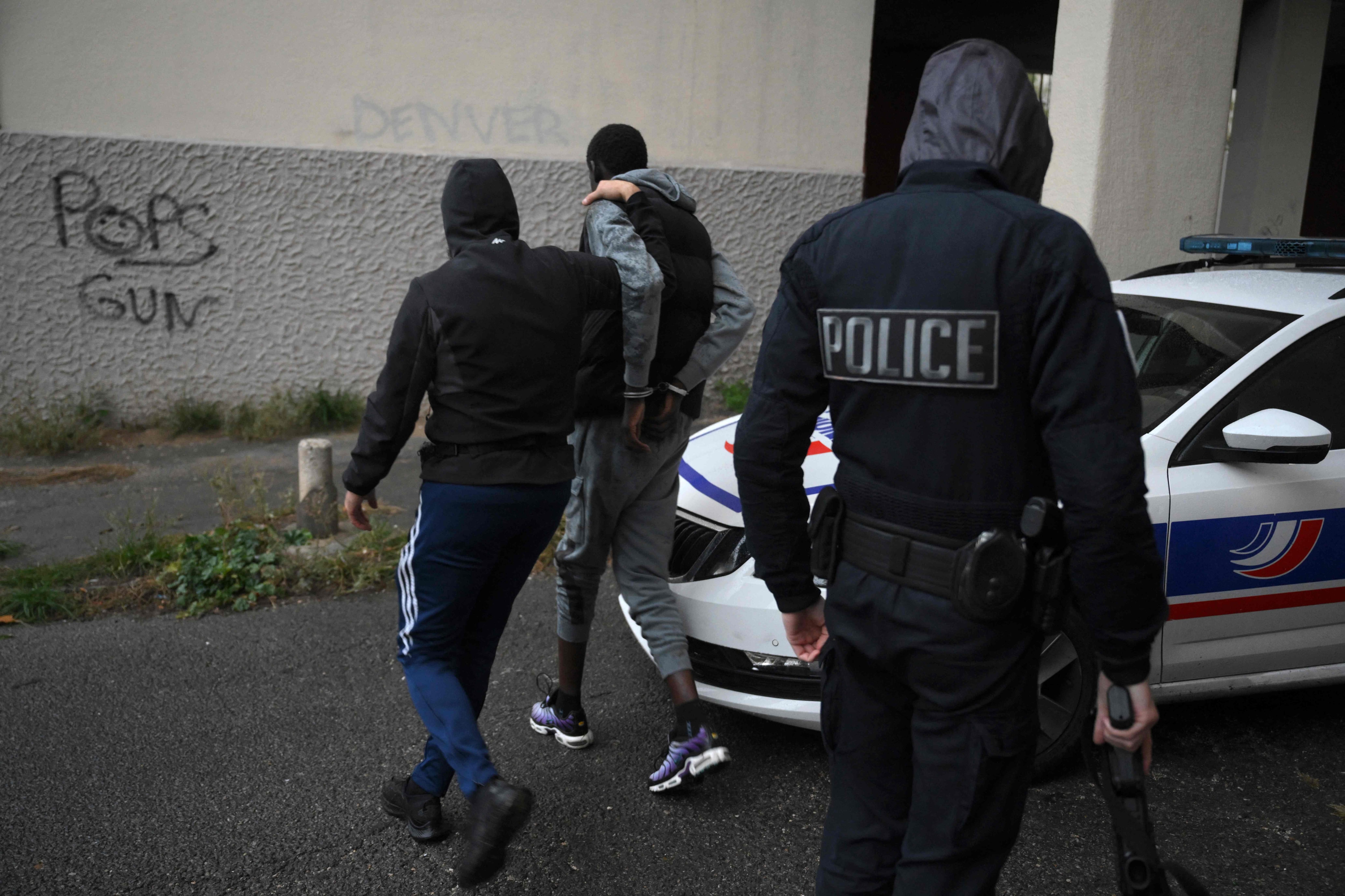 El asesinato del hermano de un activista antinarco enciende las alarmas en una Francia donde avanza el crimen organizado