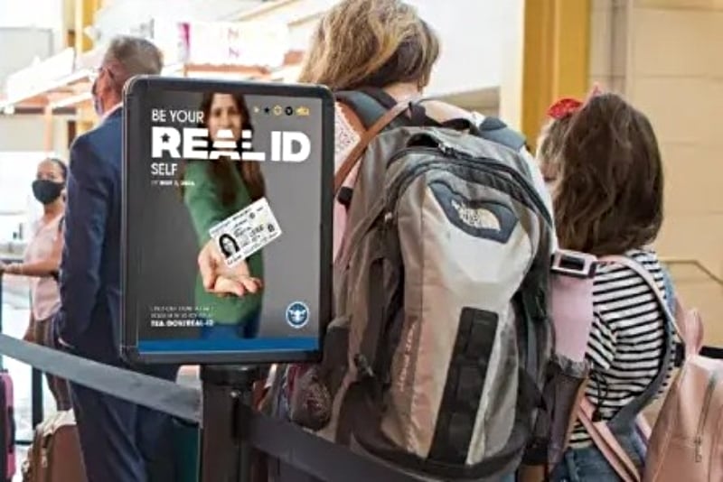 La Real ID será un requisito obligatorio a partir del 7 de mayo de 2025, si se la quiere usar como identificación para abordar aviones comerciales regulados por el gobierno federal