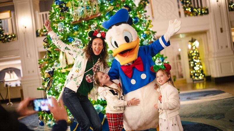 Muchas familias eligen pasar Navidad en los parques de Disney