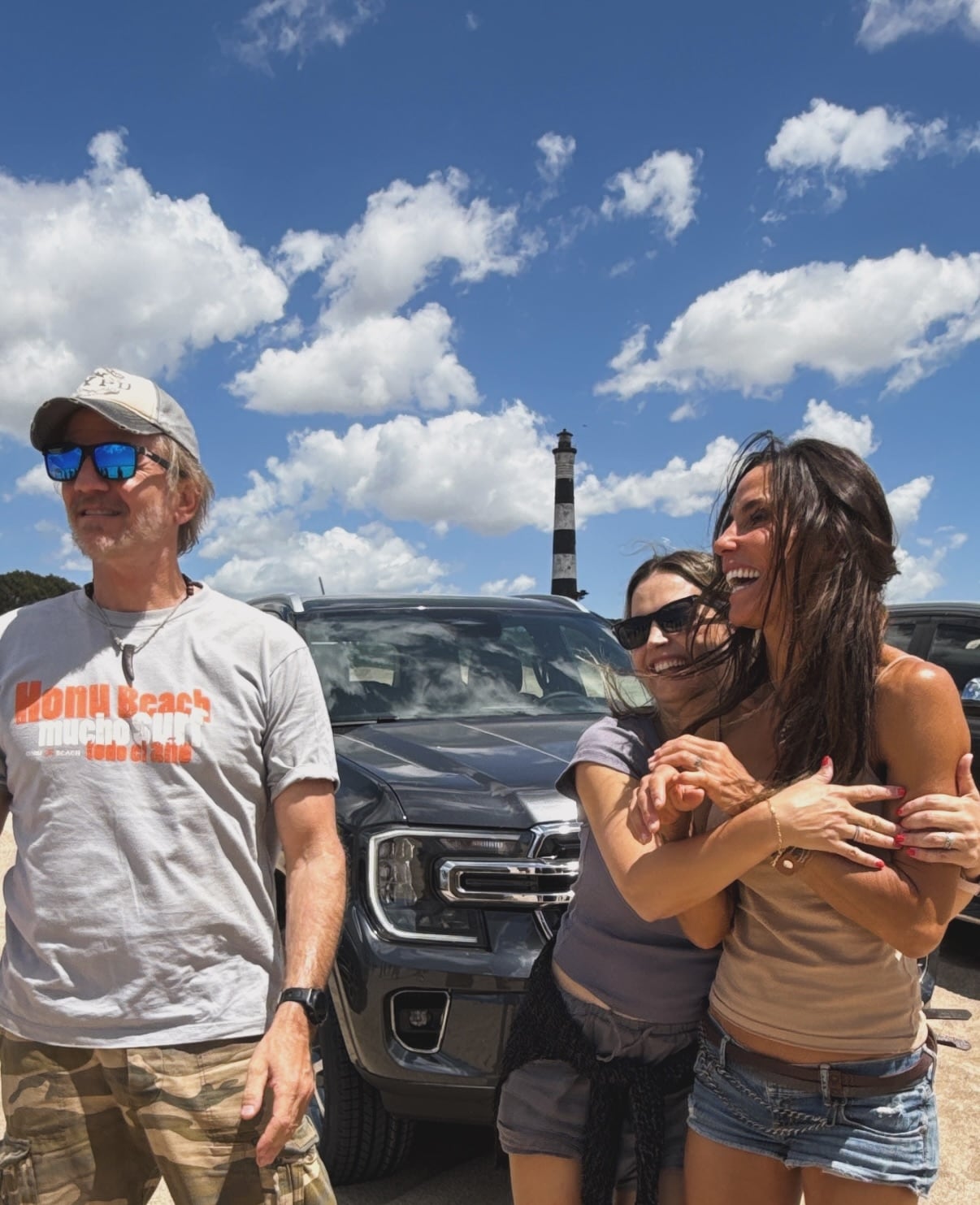 La pareja estuvo ayer en un evento en Pinamar, donde compartió con Sabrina Garciarena, Agustina Cherri y otros famosos