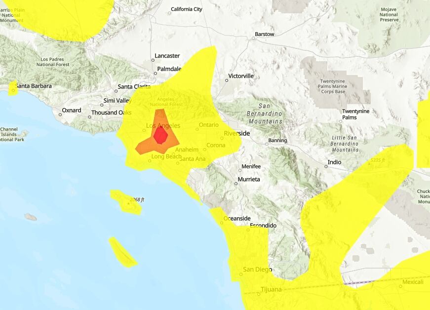 El mapa interactivo de AirNow muestra las zonas consideradas insanas (rojo), nocivas para grupos sensibles (naranja) y con riesgo moderado (amarillo)
