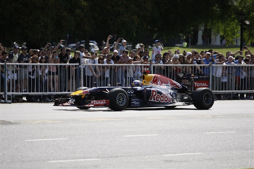 Daniel Ricciardo y la exhibición con Red Bull en 2012: el australiano rodó en Palermo, espacio que sería el eje de la actividad de concretarse el desembarco de Franco Colapinto en abril