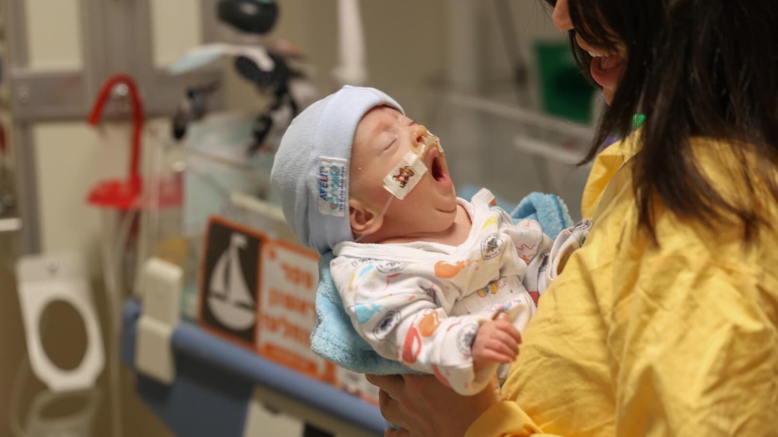 “En medio de la alerta, el dato positivo es que, desde el sábado pasado, en la maternidad, que no se encuentra bajo tierra, nacieron 204 bebés”, dijo Miguel Glatstein, médico argentino del hospital Ichilov de Tel Aviv