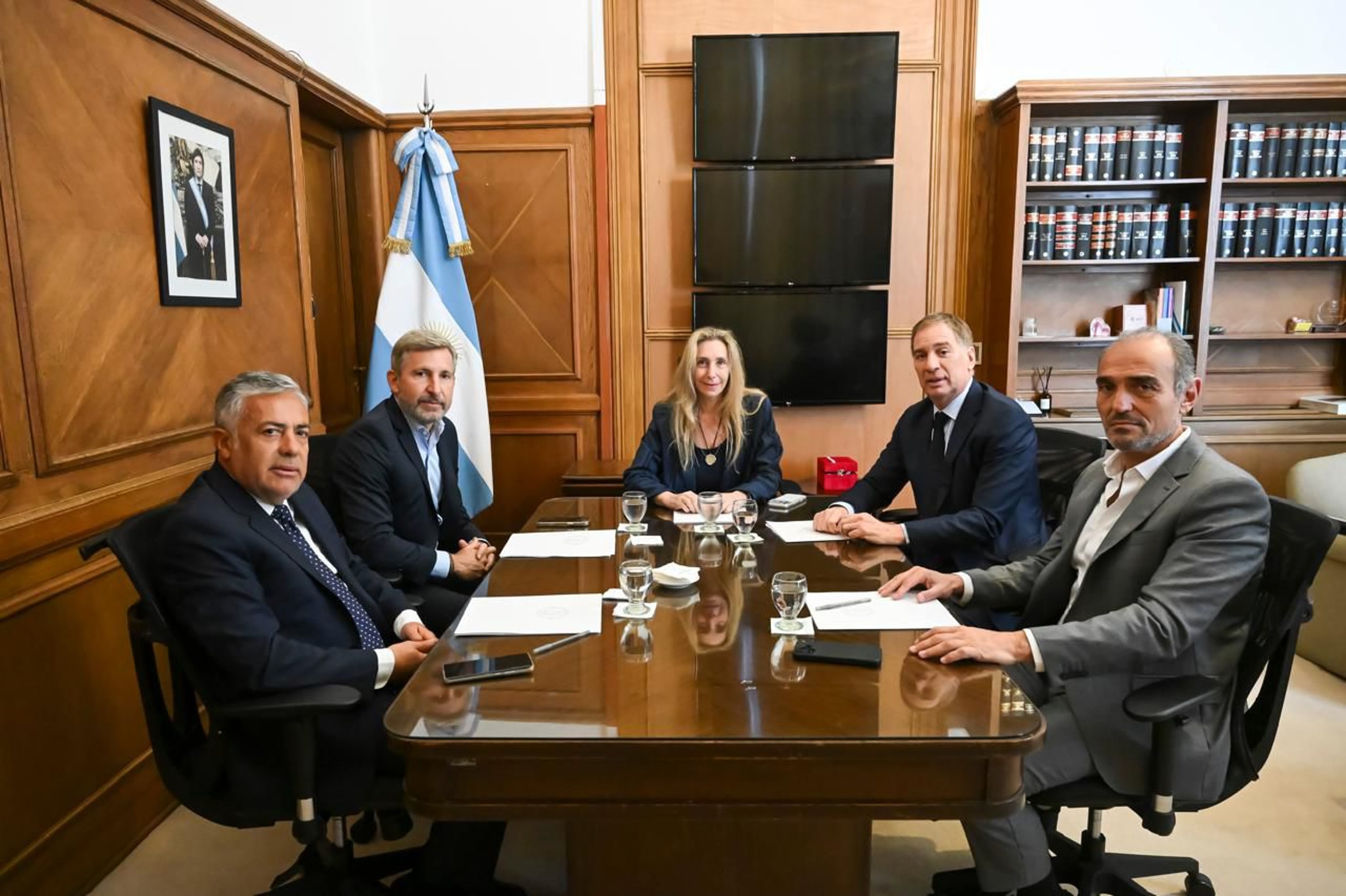 Karina Milei encabezó la reunión con Cornejo y Frigerio en la Casa Rosada
