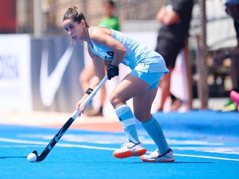 Agostina Alonso es una de las capitanas de las Leonas y buscará levantar el trofeo en este Mundial