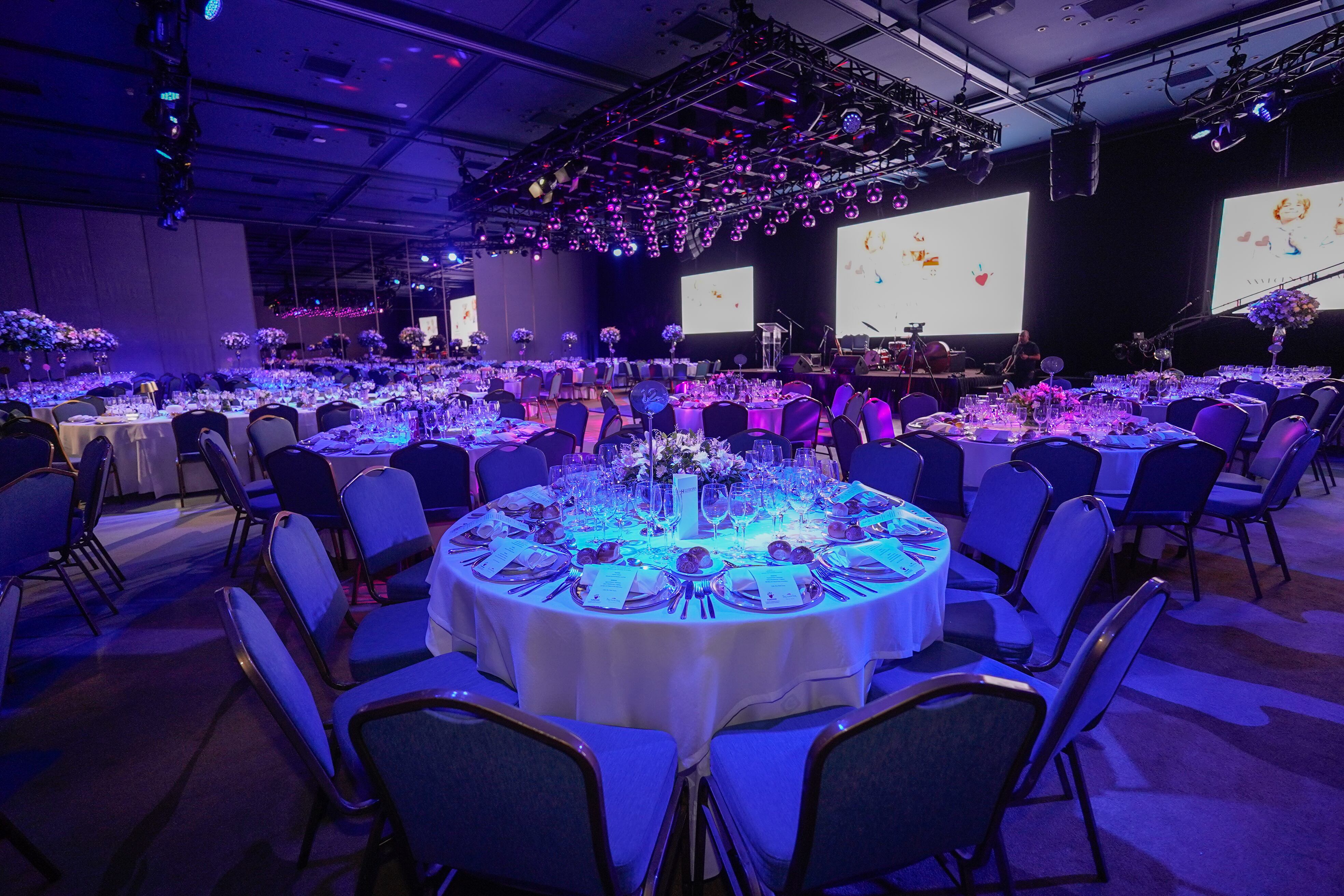 Acondicionado para albergar a decenas de comensales, el salón principal del Costa Galana lució con todos sus brillos, en una noche que también contó con la palabra del director asociado del Hospital Materno Infantil, Dr. Mariano Irigoin, en representación del Dr. Hugo Casarsa, director de este centro de salud