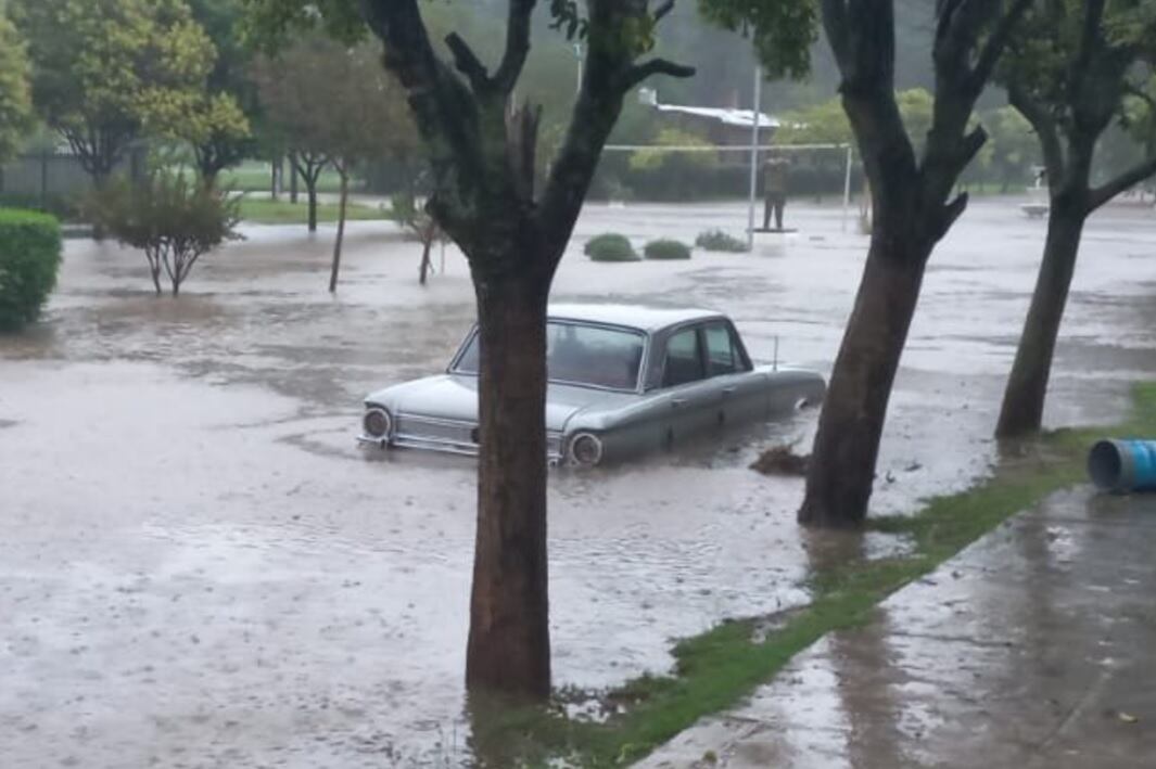 Las áreas sobre las que rigen las advertencias podrán registrar entre 20 y 40 milímetros de precipitación acumulada, acompañadas fundamentalmente por abundante caída de agua.