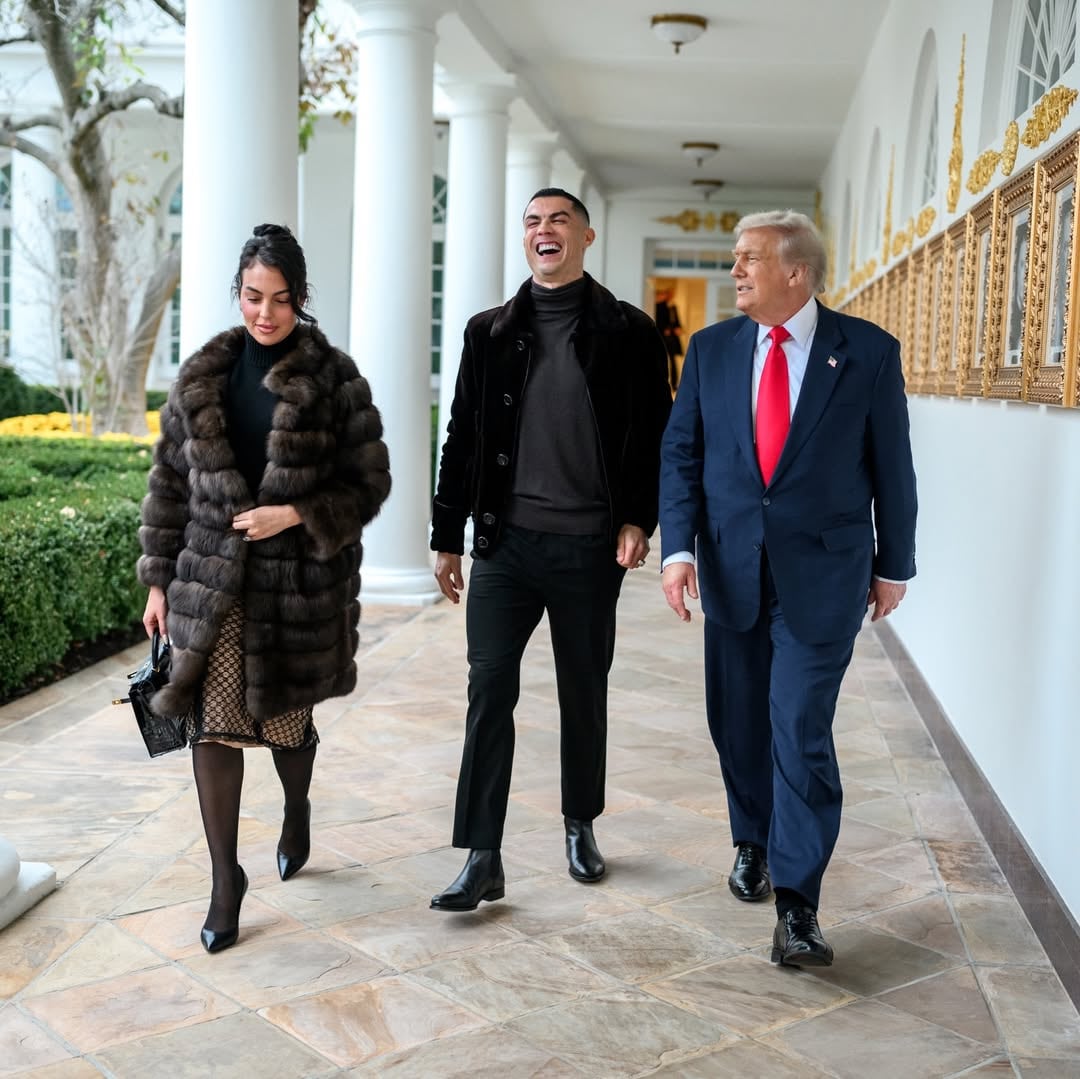 Cristiano Ronaldo y su esposa, Georgina Rodríguez, junto al presidente Donald Trump, en la Casa Blanca.