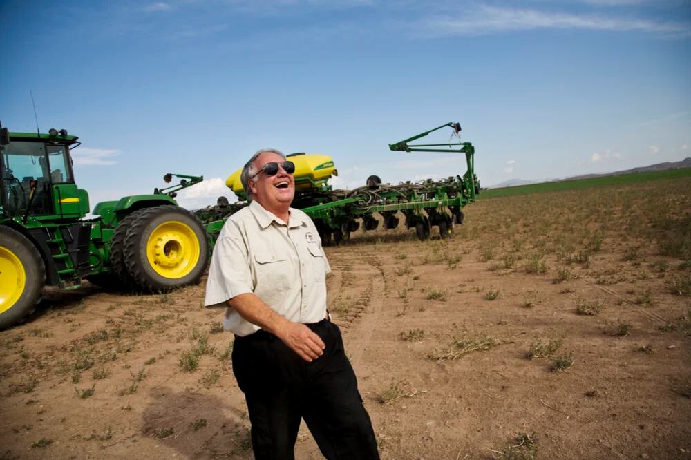 Howard W. Buffett maneja los campos de su padre y espropietario de otras hectáreas en Texas y África