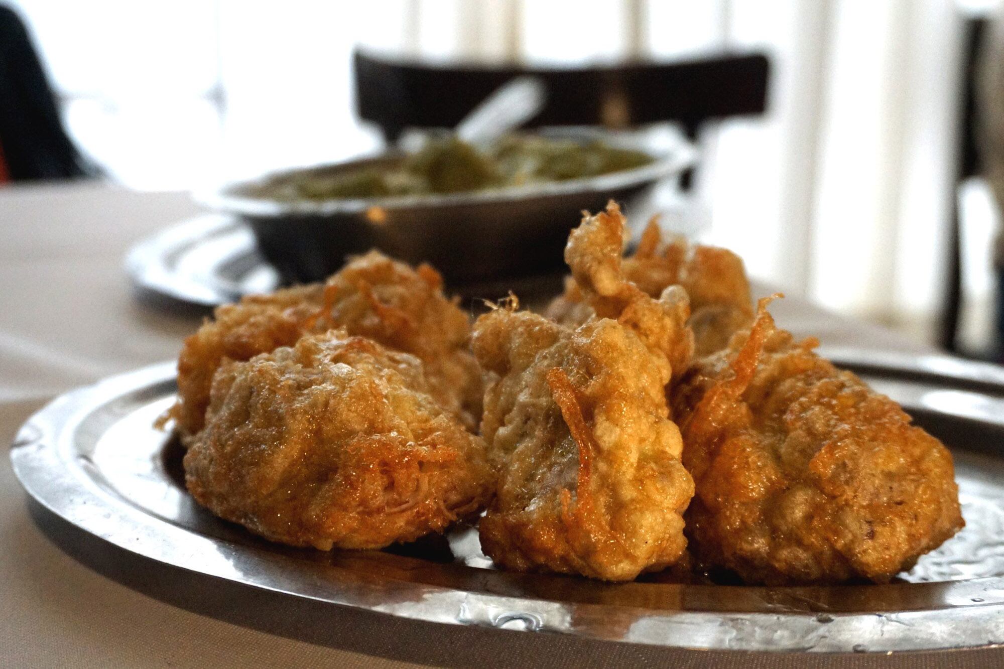 Sesos a la romana en la cantina Albamonte, solo para clientes que los piden con anticipación