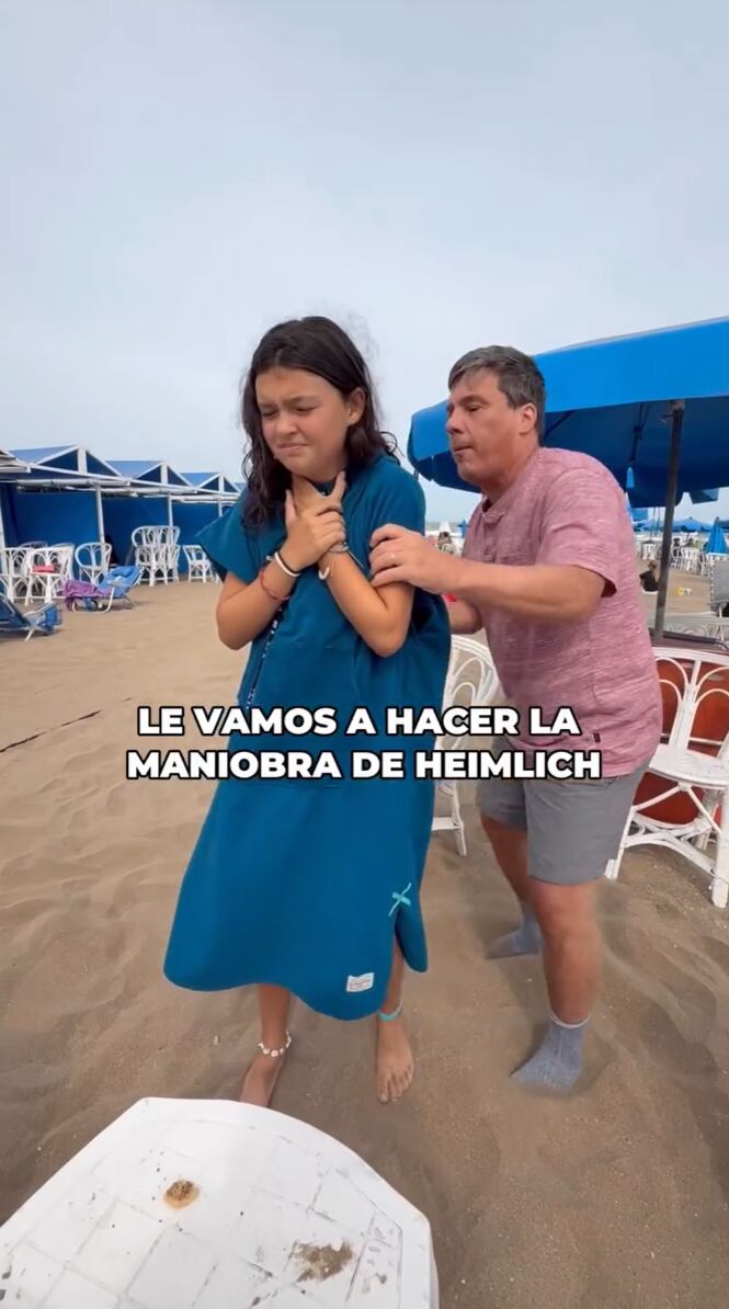 Antes de presionar en el abdomen, hay que dar cinco golpes en la espalda