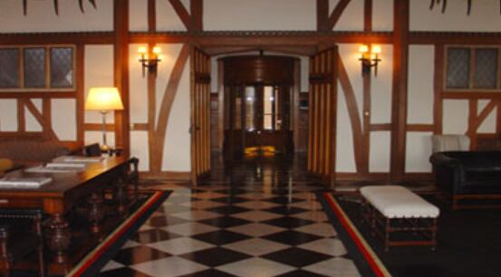 Para la construcción se empleó piedra extraída de canteras locales.