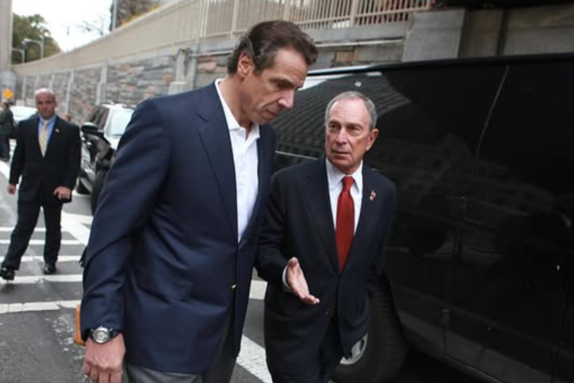Cuomo consiguió respaldo de Bloomberg