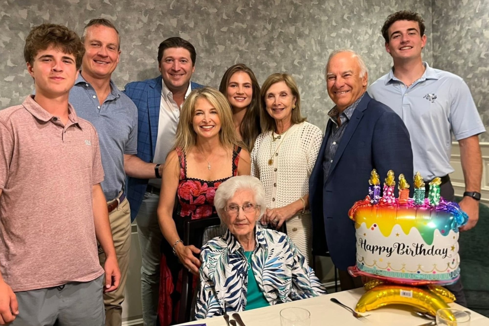 Decanini celebró junto a su familia sus 105 años de vida