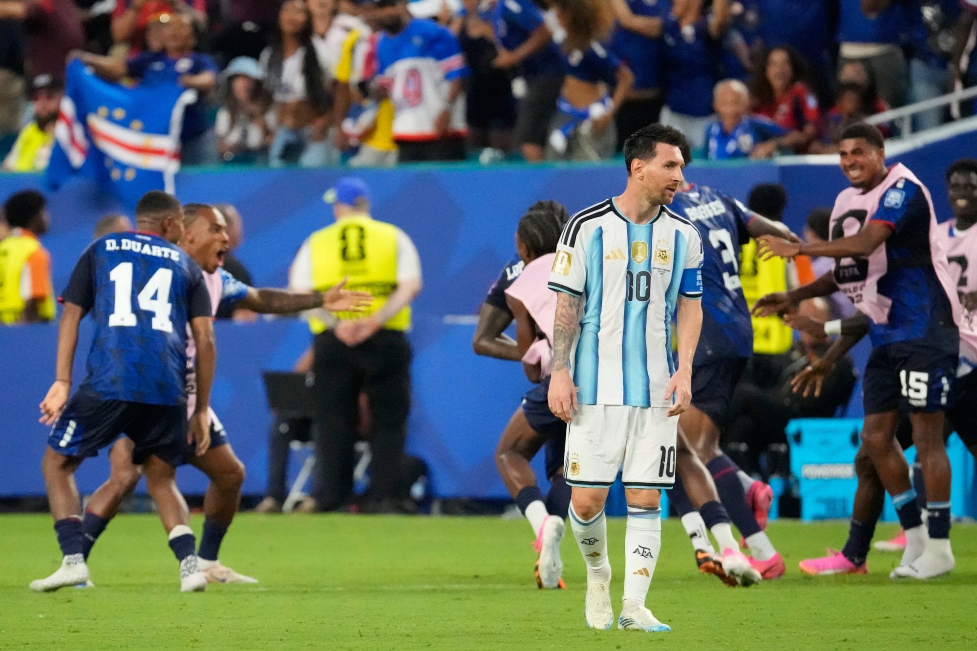 Messi, en la cancha (AP Photo/Chris Carlson)