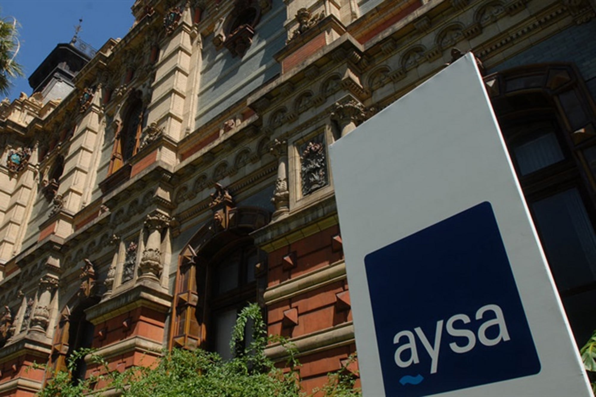 Caputo recalculó la meta de privatizaciones y ahora apunta a un combo de US$2300 millones 5 AySA es, por ahora, el proceso de privatización más avanzado entre los activos que el Gobierno busca vender