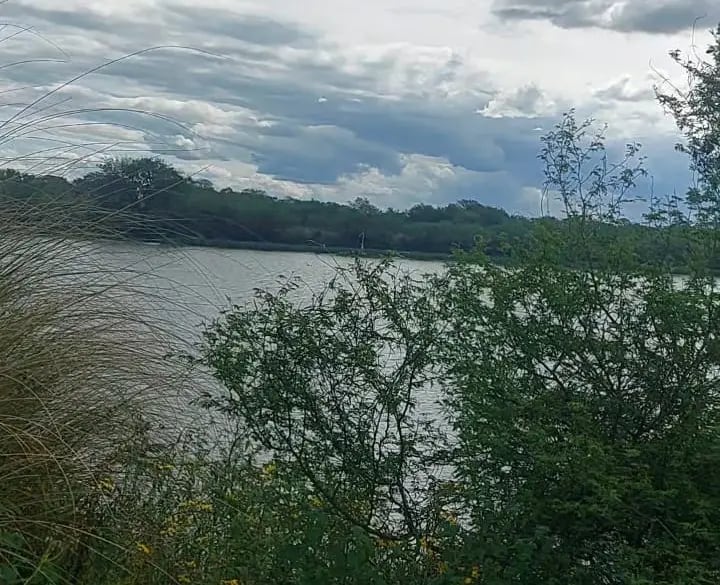 La zona anegada por la crecida del río que derivó en la tragedia