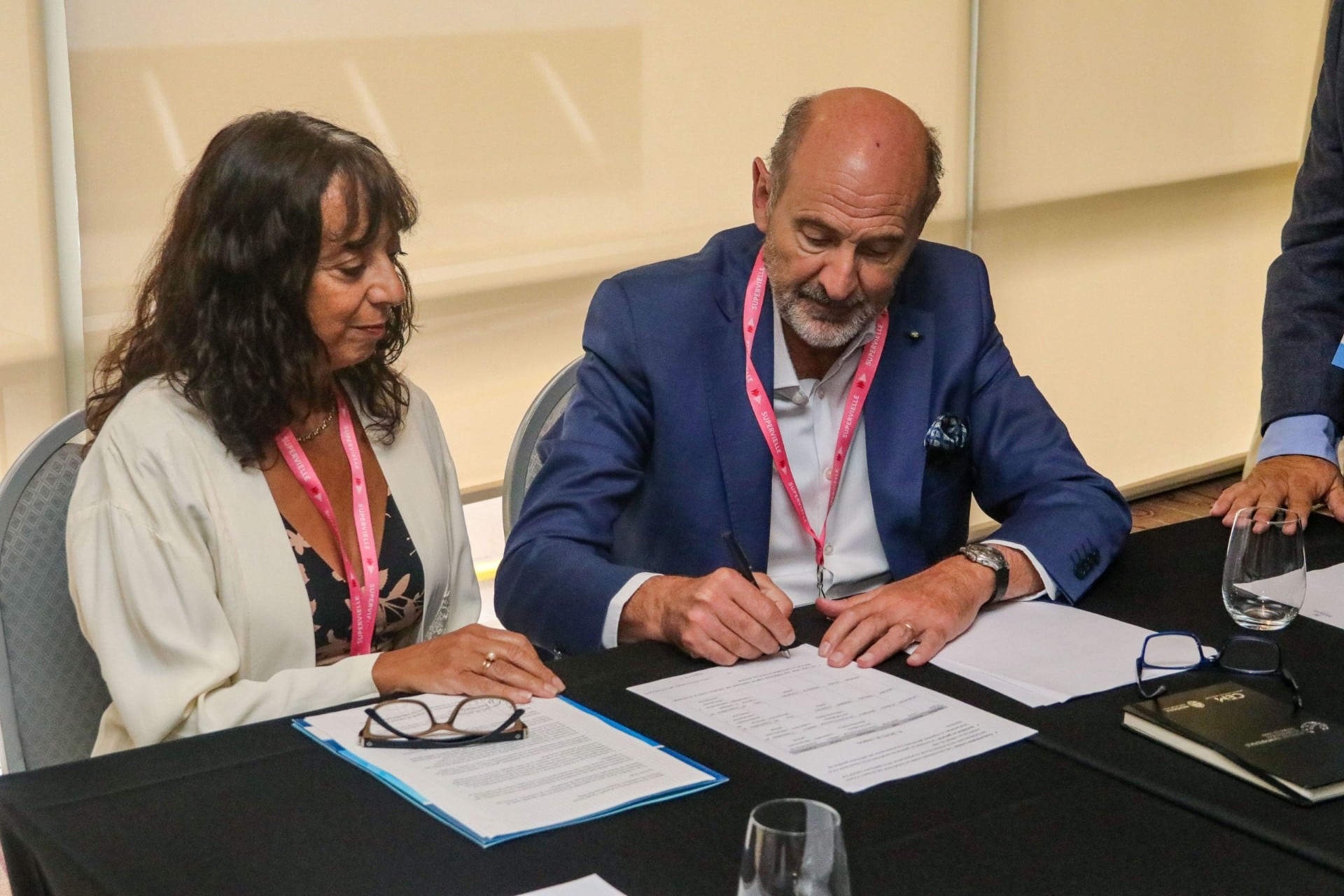 Claudia Tomes, directora del Conicet, y el ministro Rodolfo Vargas Arizu