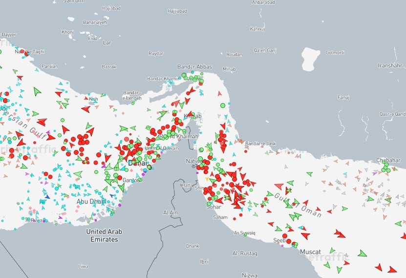 La Guardia Revolucionaria de Irán ataca tres buques en Ormuz y complica la nueva ronda de diálogo con EE.UU.