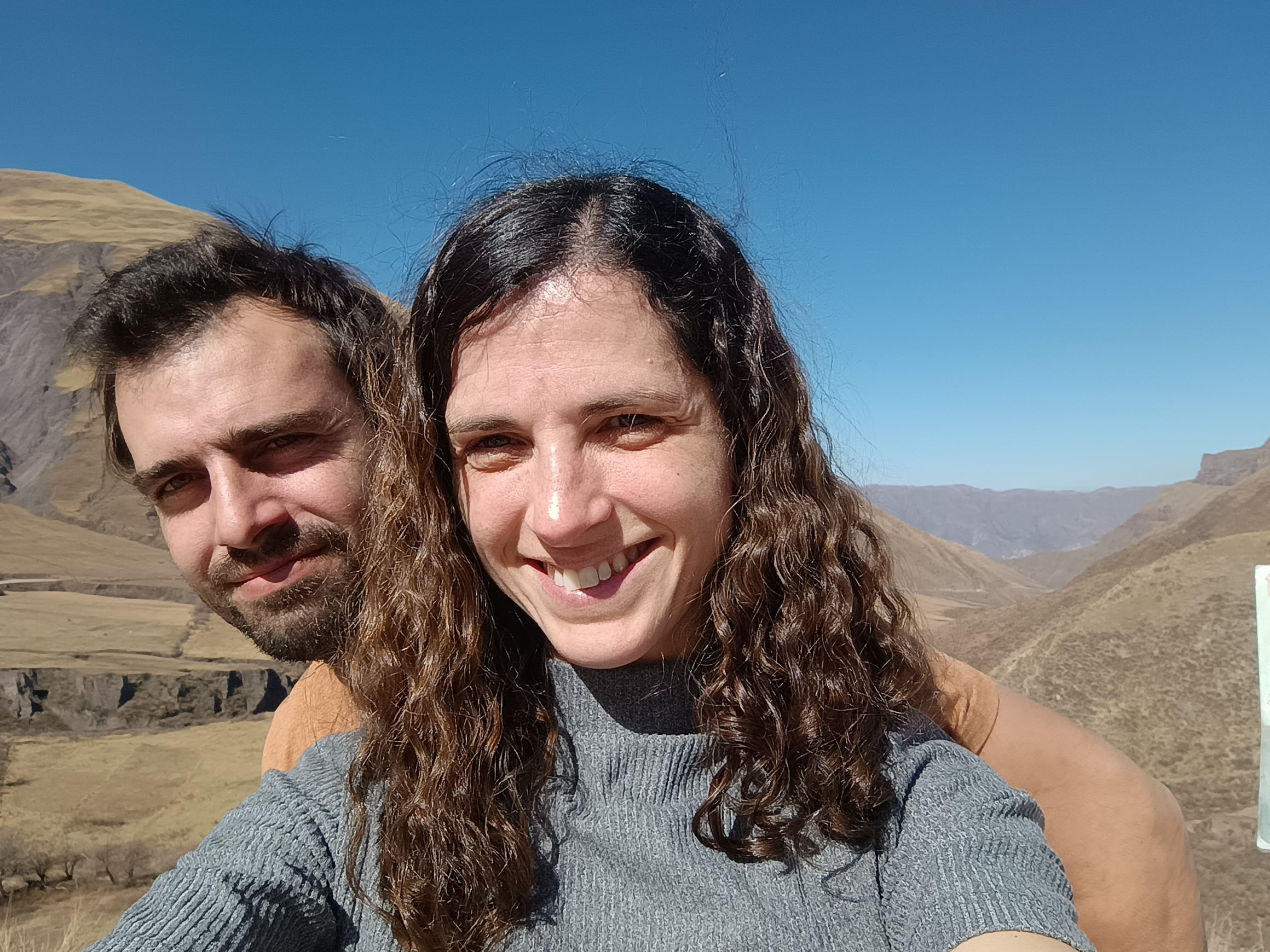 Son de Daireaux, crean sus propias máquinas y fabrican los turrones de Alicante pero en el país: “Desapareció y nos estafó”